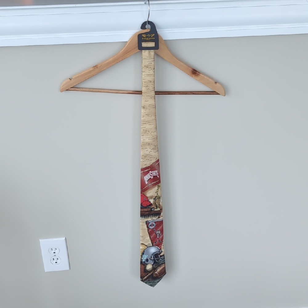 One size fits all, Ohio State necktie
